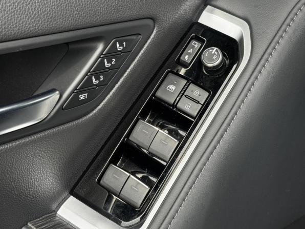 Toyota Land Cruiser 300 Series с пробегом 2025 года, цена 14 550 000 рублей, 9331 км, внедорожник, Автокод Объявления
