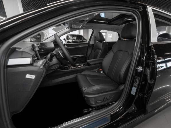 Kia K5 III Рестайлинг с пробегом 2026 года, цена 4 950 000 рублей, 19 км, седан, Автокод Объявления