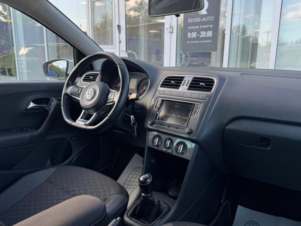 Volkswagen Polo V Рестайлинг с пробегом 2019 года, цена 1 370 000 рублей, 76443 км, седан, Автокод Объявления