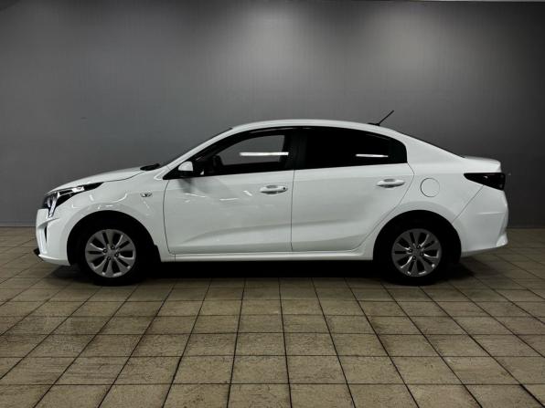 Kia Rio IV Рестайлинг с пробегом 2021 года, цена 1 330 000 рублей, 109510 км, седан, Автокод Объявления