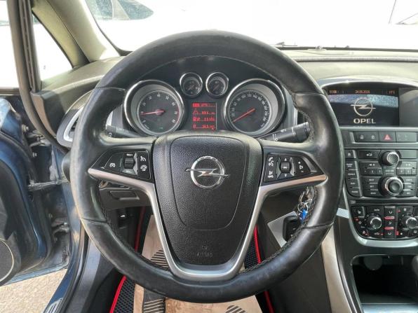 Opel Astra J Рестайлинг с пробегом 2013 года, цена 741 000 рублей, 160451 км, седан, Автокод Объявления
