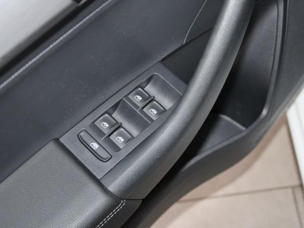 Skoda Rapid I Рестайлинг с пробегом 2019 года, цена 1 689 900 рублей, 38364 км, лифтбек, Автокод Объявления
