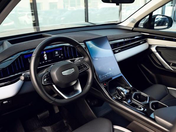 Geely Atlas II с пробегом 2024 года, цена 2 675 000 рублей, 63348 км, внедорожник, Автокод Объявления