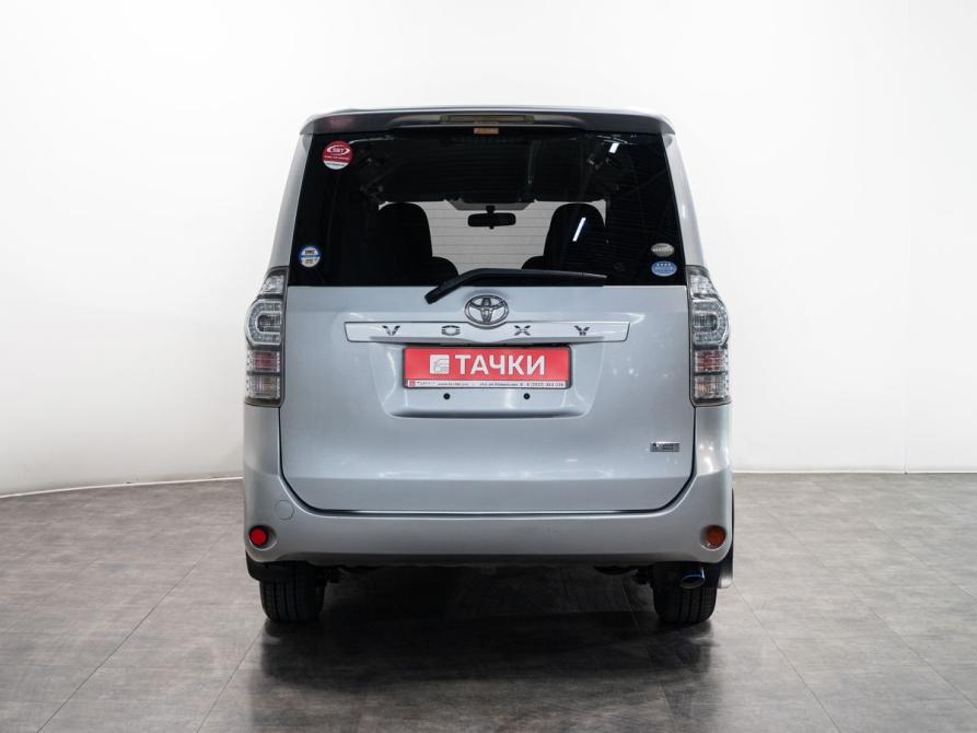 Toyota Voxy II (R70) Рестайлинг Чита  - изображение 4