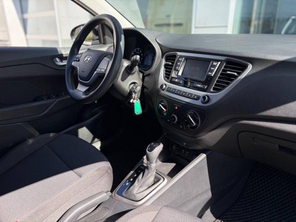 Hyundai Solaris II с пробегом 2019 года, цена 1 375 000 рублей, 49000 км, седан, Автокод Объявления