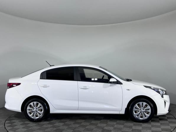 Kia Rio IV Рестайлинг с пробегом 2021 года, цена 1 630 000 рублей, 65930 км, седан, Автокод Объявления