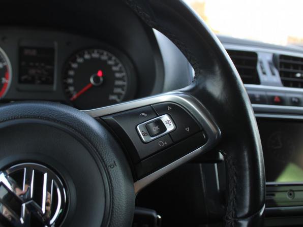 Volkswagen Polo V Рестайлинг с пробегом 2018 года, цена 1 219 000 рублей, 128746 км, седан, Автокод Объявления