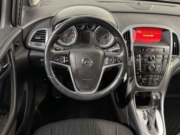 Opel Astra J Рестайлинг с пробегом 2014 года, цена 999 800 рублей, 90000 км, седан, Автокод Объявления