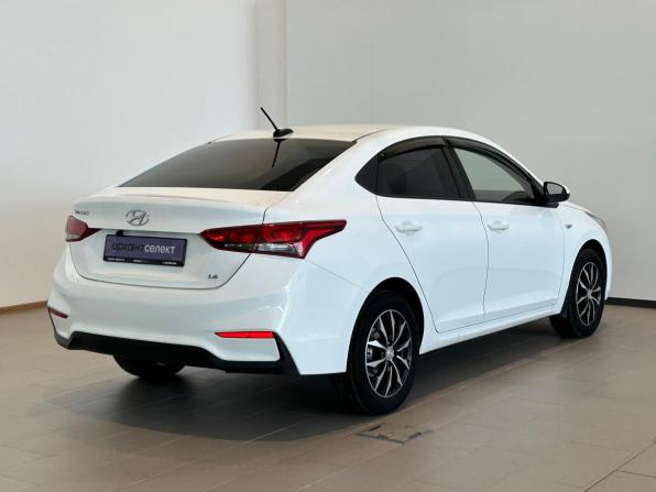 Hyundai Solaris II с пробегом 2019 года, цена 1 350 000 рублей, 120371 км, седан, Автокод Объявления
