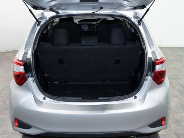 Toyota Vitz III (XP130) Рестайлинг 2 с пробегом 2018 года, цена 1 100 000 рублей, 82591 км, хэтчбек, Автокод Объявления