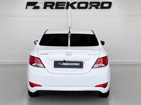 Hyundai Solaris I Рестайлинг с пробегом 2015 года, цена 639 000 рублей, 172105 км, седан, Автокод Объявления