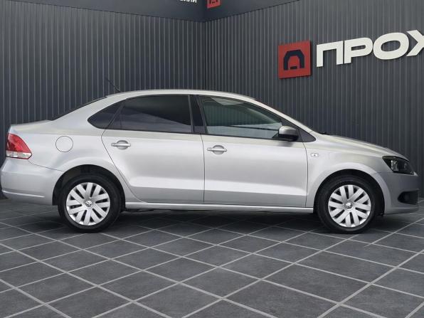Volkswagen Polo V Рестайлинг с пробегом 2015 года, цена 977 000 рублей, 111947 км, седан, Автокод Объявления