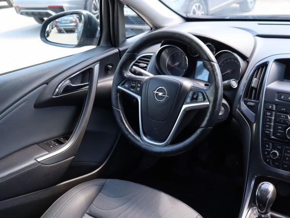 Opel Astra J Рестайлинг с пробегом 2013 года, цена 710 000 рублей, 266158 км, седан, Автокод Объявления