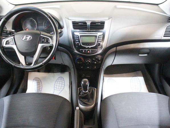 Hyundai Solaris I Рестайлинг с пробегом 2015 года, цена 681 600 рублей, 93000 км, хэтчбек, Автокод Объявления