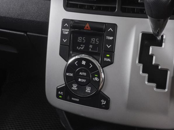Toyota Noah II (R70) с пробегом 2010 года, цена 1 050 000 рублей, 187166 км, минивэн, Автокод Объявления