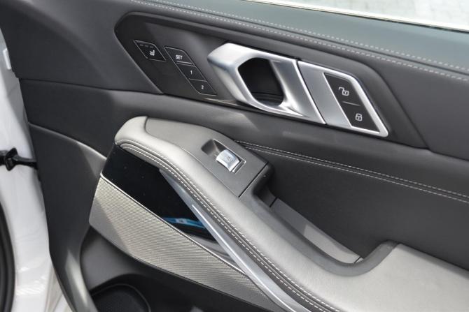 BMW X7 I (G07) Рестайлинг с пробегом 2023 года, цена 13 300 000 рублей, 3455 км, внедорожник, Автокод Объявления