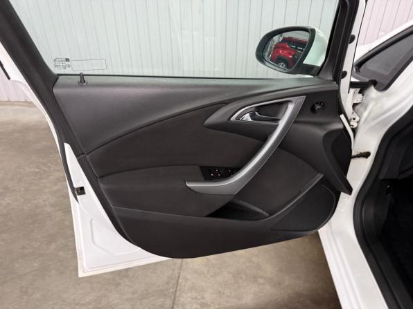 Opel Astra J Рестайлинг с пробегом 2013 года, цена 797 000 рублей, 179034 км, хэтчбек, Автокод Объявления