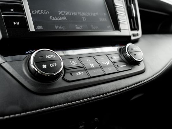Toyota RAV4 IV (XA40) Рестайлинг с пробегом 2017 года, цена 2 335 000 рублей, 98204 км, внедорожник, Автокод Объявления