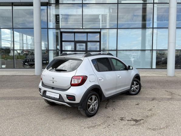 Renault Sandero II с пробегом 2016 года, цена 930 000 рублей, 121859 км, хэтчбек, Автокод Объявления
