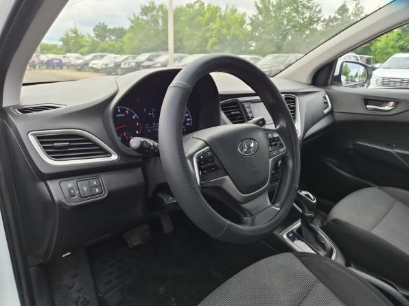 Hyundai Solaris II с пробегом 2017 года, цена 890 000 рублей, 149052 км, седан, Автокод Объявления