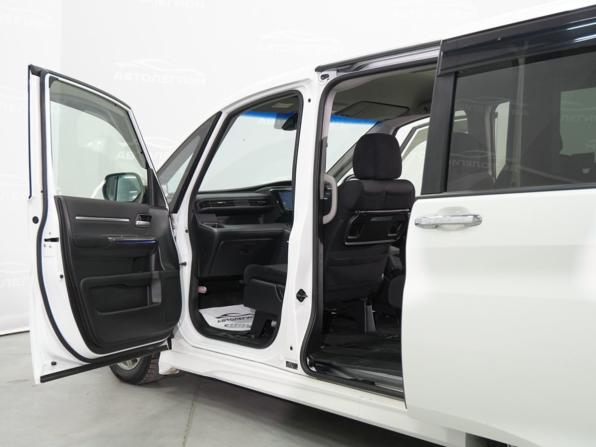 Honda Stepwgn V с пробегом 2015 года, цена 1 890 000 рублей, 92900 км, минивэн, Автокод Объявления