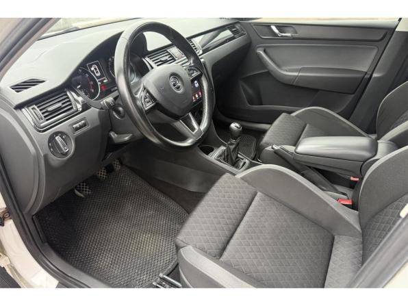 Skoda Rapid I с пробегом 2015 года, цена 755 000 рублей, 165109 км, лифтбек, Автокод Объявления