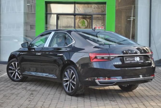 Skoda Superb III Рестайлинг с пробегом 2025 года, цена 3 490 000 рублей, 10 км, лифтбек, Автокод Объявления