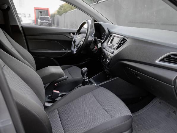 Hyundai Solaris II с пробегом 2018 года, цена 1 028 000 рублей, 205008 км, седан, Автокод Объявления