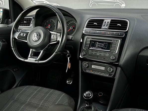Volkswagen Polo V Рестайлинг с пробегом 2017 года, цена 1 067 900 рублей, 134946 км, седан, Автокод Объявления