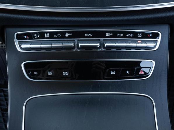 Mercedes-Benz E-Класс V (W213 S213 C238) Рестайлинг с пробегом 2021 года, цена 4 298 000 рублей, 63403 км, седан, Автокод Объявления