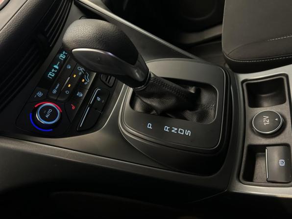 Ford Kuga II Рестайлинг с пробегом 2017 года, цена 1 450 000 рублей, 112302 км, внедорожник, Автокод Объявления