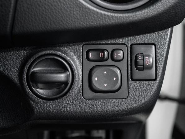 Toyota Vitz III (XP130) Рестайлинг 2 с пробегом 2017 года, цена 829 500 рублей, 142377 км, хэтчбек, Автокод Объявления