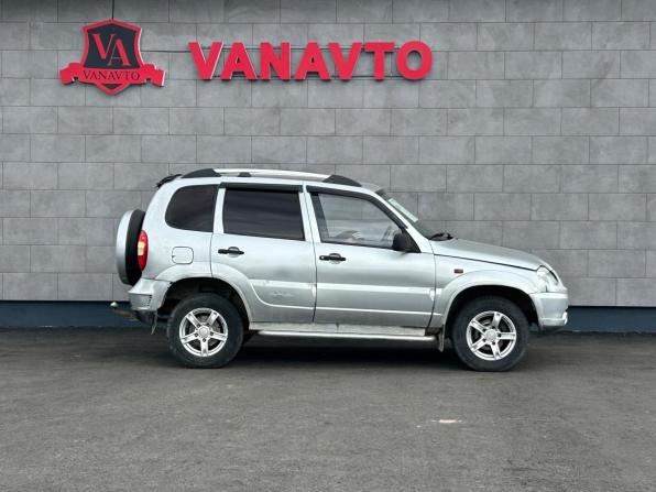 Chevrolet Niva I с пробегом 2004 года, цена 290 000 рублей, 195404 км, внедорожник, Автокод Объявления