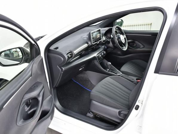 Toyota Yaris IV с пробегом 2020 года, цена 1 170 000 рублей, 115009 км, хэтчбек, Автокод Объявления