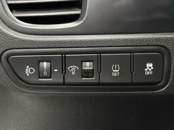 Kia Rio IV с пробегом 2017 года, цена 1 329 000 рублей, 99383 км, седан, Автокод Объявления