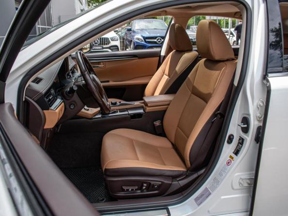 Lexus ES VI Рестайлинг с пробегом 2016 года, цена 3 280 000 рублей, 85740 км, седан, Автокод Объявления