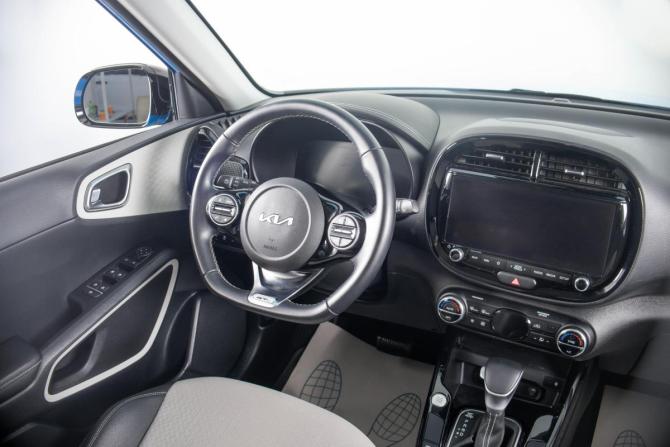 Kia Soul III Рестайлинг с пробегом 2023 года, цена 2 099 000 рублей, 43200 км, хэтчбек, Автокод Объявления