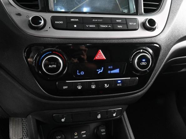 Hyundai Solaris II с пробегом 2018 года, цена 1 355 000 рублей, 194694 км, седан, Автокод Объявления