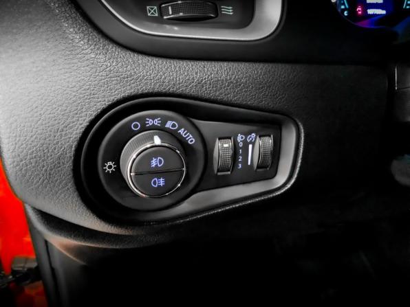 Jeep Renegade I Рестайлинг с пробегом 2019 года, цена 1 765 000 рублей, 107735 км, внедорожник, Автокод Объявления