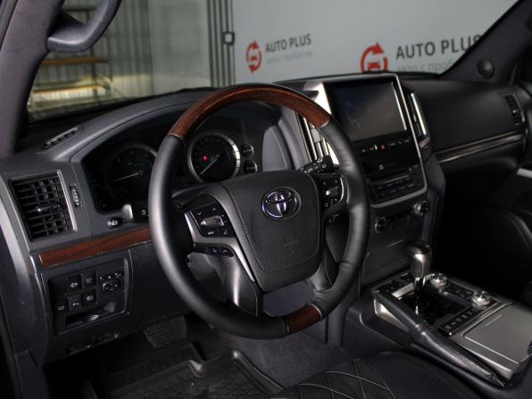 Toyota Land Cruiser 200 Series Рестайлинг 2 с пробегом 2016 года, цена 5 950 000 рублей, 220000 км, внедорожник, Автокод Объявления