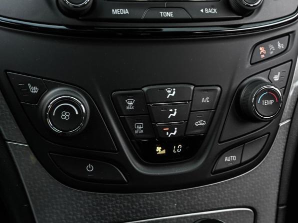 Opel Insignia I Рестайлинг с пробегом 2014 года, цена 894 000 рублей, 247949 км, универсал, Автокод Объявления
