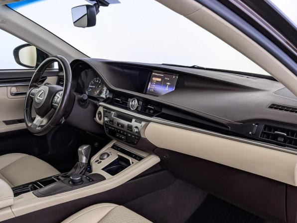 Lexus ES VI Рестайлинг с пробегом 2016 года, цена 2 820 000 рублей, 63533 км, седан, Автокод Объявления
