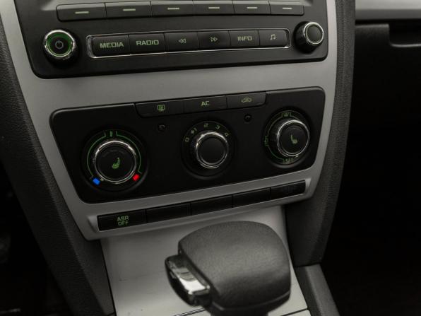 Skoda Octavia II (A5) Рестайлинг с пробегом 2011 года, цена 980 000 рублей, 165141 км, лифтбек, Автокод Объявления