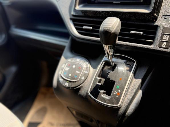Toyota Voxy III (R80) с пробегом 2014 года, цена 1 450 000 рублей, 136390 км, минивэн, Автокод Объявления
