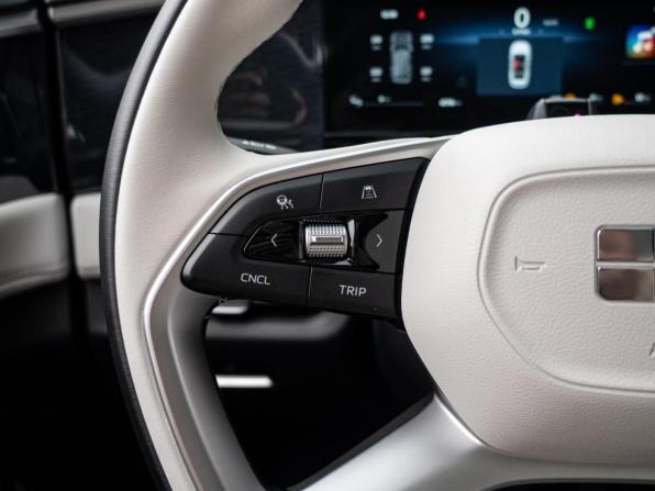 Geely Galaxy L7 с пробегом 2023 года, цена 3 250 000 рублей, 6096 км, внедорожник, Автокод Объявления