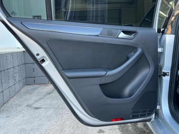 Volkswagen Jetta VI Рестайлинг с пробегом 2014 года, цена 1 350 000 рублей, 131141 км, седан, Автокод Объявления