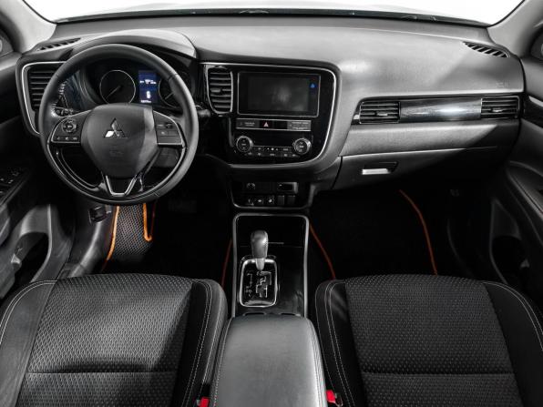 Mitsubishi Outlander III Рестайлинг 3 с пробегом 2019 года, цена 1 819 000 рублей, 126074 км, внедорожник, Автокод Объявления