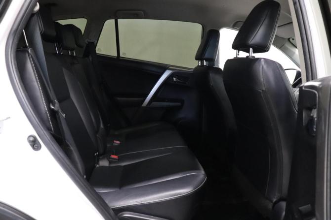 Toyota RAV4 IV (XA40) Рестайлинг с пробегом 2018 года, цена 2 505 000 рублей, 109872 км, внедорожник, Автокод Объявления