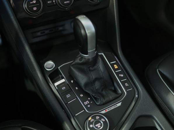 Volkswagen Tiguan II с пробегом 2018 года, цена 2 799 000 рублей, 180028 км, внедорожник, Автокод Объявления