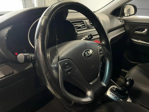 Kia Rio III Рестайлинг с пробегом 2015 года, цена 930 000 рублей, 100649 км, седан, Автокод Объявления